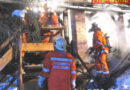 Hölzernes Gebäude stand in Vollbrand