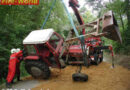 Traktor mit Anhänger verunglückt