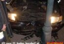 Nö: Pkw krachte gegen Straßenlaterne