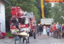 Oö: Schotter-Sattelzug über Böschung gestürzt