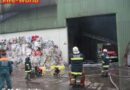 Oö: Großbrand in Entsorgungsbetrieb in Pinsdorf