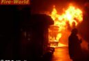 Oö: Fertigteilhaus-Lkw bei Sattledt in Flammen