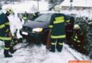 Oö: Sattelschlepper rutscht auf schneeglatter Fahrbahn in Haus!