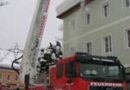 Oö: Schneemengen fordern die FF Bad Goisern