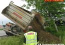 Nö: Bergung eines Schotterlastwagens in Schwechat