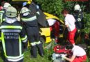 Nö: Schwerer Unfall in Weißes Kreuz – Mit Pkw frontal gegen Baum