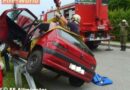 Oö: Lenker wurde nach Missachtung des Querverkehrs im Unfallwrack eingeschlossen