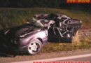 Oö: Unfallauto blieb in Hartkirchen auf Gleisen liegen