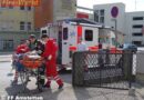 Nö: Pkw am Dach gelandet und Personenrettung über Balkon in Amstetten