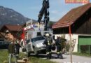 Oö: Ausweichmanöver in St. Agatha – Pkw saß auf Bodenplatte auf