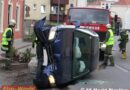 Nö: Pkw in Markt Piesting auf die Seite gelegt