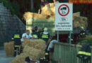 Oö: Anhänger mit Strohballen in Kremsmünster umgekippt