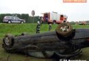Oö: Verletzte nach Pkw-Flug in ein Feld bei Eggelsberg