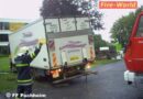 Oö: LKW steckte im nassen Erdreich fest