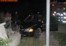 Nö: Verkehrsunfall-Pkw gegen Gartenzaun