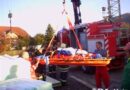 Oö: Personenrettung mit Kran nach Baustellenunfall in Puchheim