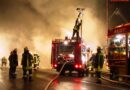 Deutschland: Reetgedecktes Fachwerkhaus in Buxtehude in Vollbrand