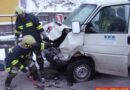 Oö: Frontalkollision zwischen Klein-Lkw und Pkw in Tragwein