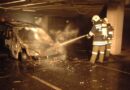 Nö: Fahrzeugbrand am Bahnhofsparkdeck in Leobersdorf