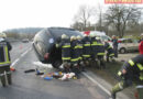 Oö: Verkehrsunfall mit eingeklemmter Person in Wallern