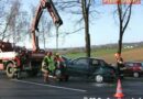 Nö: Bergungseinsatz nach Pkw-Anprall an Baum bei Großweikersdorf