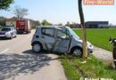 Oö: Auto gegen Baum in Oftering -> Lenkerin hatte Glück