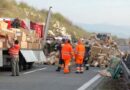Nö: Lkw-Unfall auf der A1 bei Pöchlarn -> Sattelzug umgestürzt