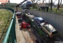 Nö: Unterführung für Autotransporter zu niedrig -> Pkw-Verlust in Sollenau
