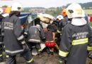 Oö: Vier Pkw verunfallt – 2 Personen eingeklemmt