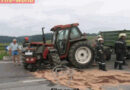 Nö: Lkw-Zug prallte gegen Traktor mit zwei Anhängern