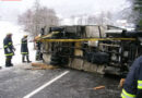 Oö: Lkw in Neukirchen umgekippt -> Bergung durch die Feuerwehr