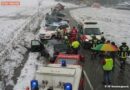 Nö: Pkw im Schneetreiben bei Neulengbach Baum touchiert