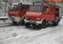 Nö: Sattelschlepper auf Schneefahrbahn bei Pernitz zu „1“ eingeknickt