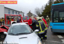Nö: Pkws kollidierten mit City Bus -> Person eingeklemmt