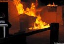 Nö: Mülltonne in historischem Gebäude in Vollbrand