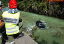 Nö: Pkw stürzt bei Unfall in die Erlauf