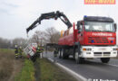 Oö: Traktor auf B 134 in Fraham über Böschung geschlittert