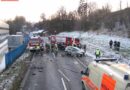 Oö: Fahrzeug prallt auf der Gegenfahrbahn gegen Lkw