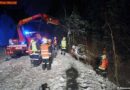 Nö: Pkw mit Sommerreifen überschlägt sich auf Schneefahrbahn