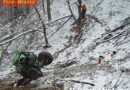 Stmk: Forstarbeiter stürzt mit einer Maschine 30m ab