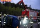 Nö: Pkw überschlägt sich auf regennasser Fahrbahn