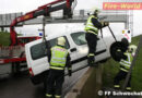 Nö: Autobergung und Pkw hing auf Betonplanke (Schwechat)