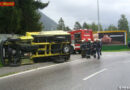 Stmk: Klein-Lkw stürzt in Kurve um