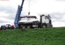Nö: Lkw droht nach Ausweichmanöver umzustürzen