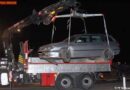 Nö: Pkw stürzt in eine Baugrube