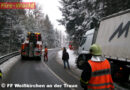 Oö: Lkw Bergung in Weißkirchen an der Traun