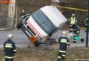 Oö: Unbesetzter Schulbus des Samariterbundes verunfallt