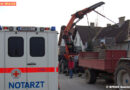 Nö: Lkw-Ladekran-Arm riss ab und stürzte auf Baugerüst