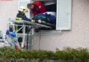 Nö: Erkrankte Person mittels Drehleiter aus Haus gerettet