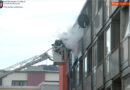 Tirol: Menschenrettung mittels Hubrettungsgerät bei Wohnungsbrand in Innsbruck